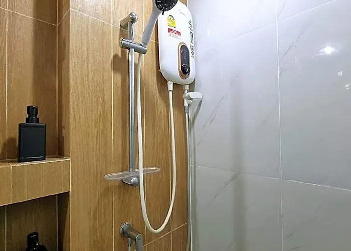 Highly Rated Sukhumvit 5min Bts Onnut Long Hotel